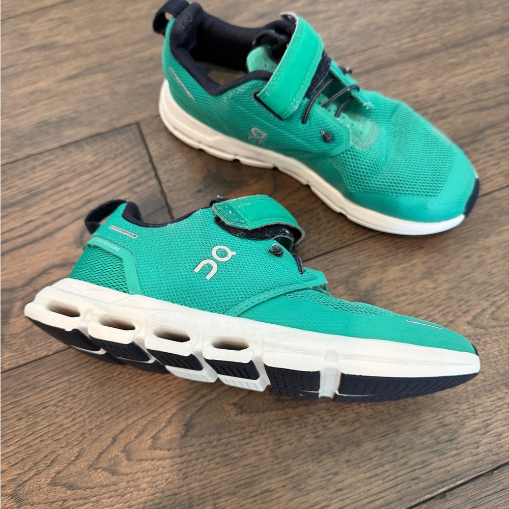 On Running Kids' Teal and White Sneakers